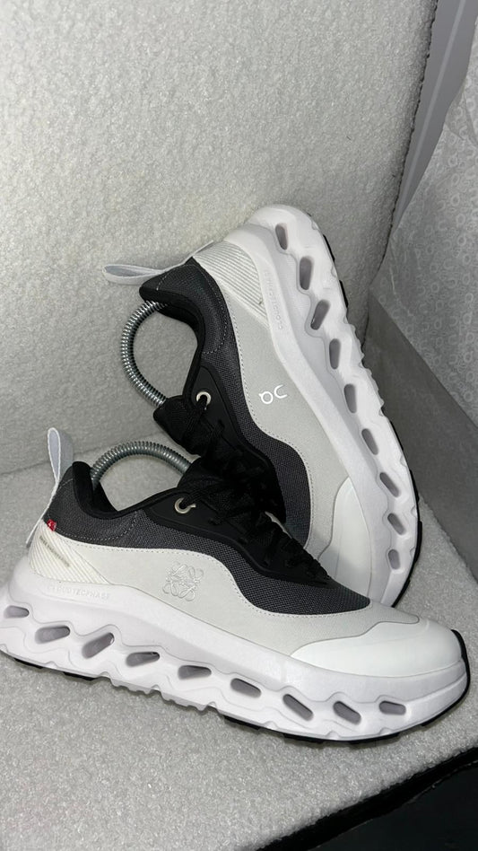 On x LOEWE Noir et Blanche