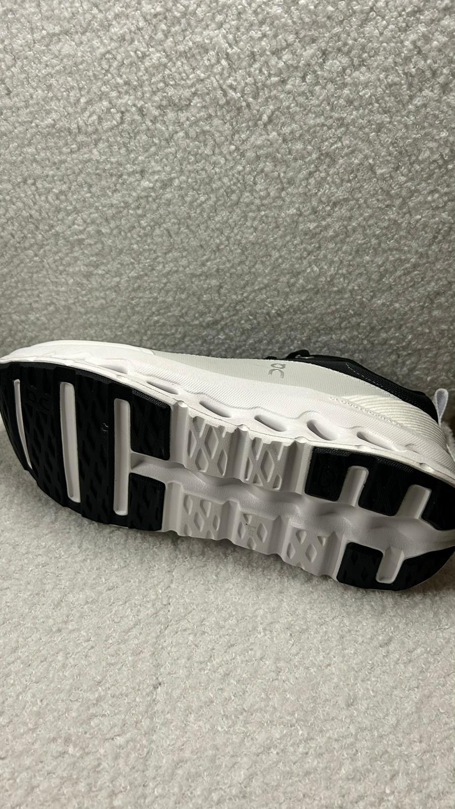 On x LOEWE Noir et Blanche